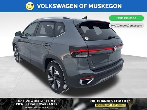 New 2026 Volkswagen Taos SE image 5