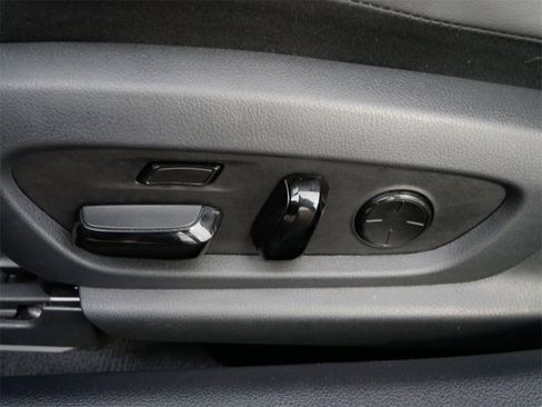 Used 2025 Lexus ES 300h w/ Luxury Package image 15