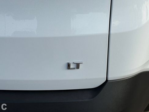 Certified 2023 Chevrolet Traverse LT FWD image 8