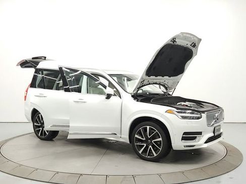 Used 2024 Volvo XC90 B6 Plus image 9