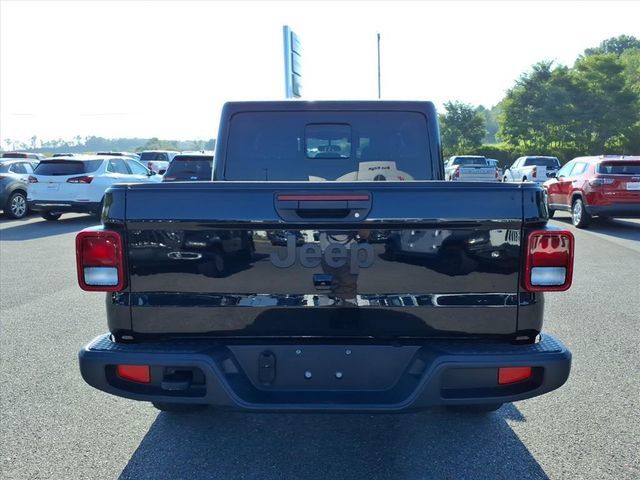Used 2025 Jeep Gladiator Sport AWD/4WD image 7