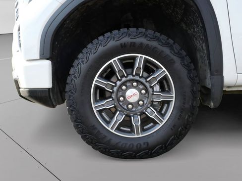 Used 2025 GMC Sierra 1500 AT4 AWD/4WD image 9