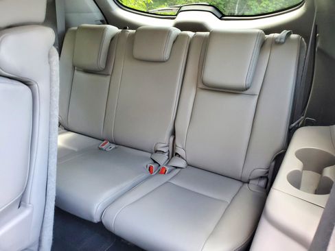 Used 2017 Toyota Highlander XLE AWD/4WD image 29