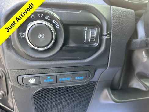 Used 2025 Jeep Wrangler Unlimited Sahara AWD/4WD image 20