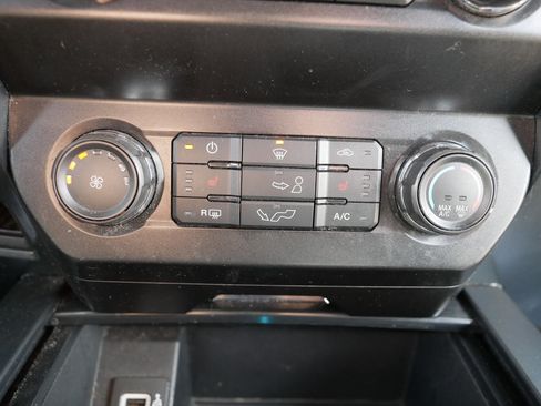 Used 2019 Ford F150 XLT w/ Equipment Group 302A Luxury AWD/4WD image 26