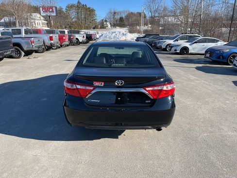 Used 2015 Toyota Camry SE image 3