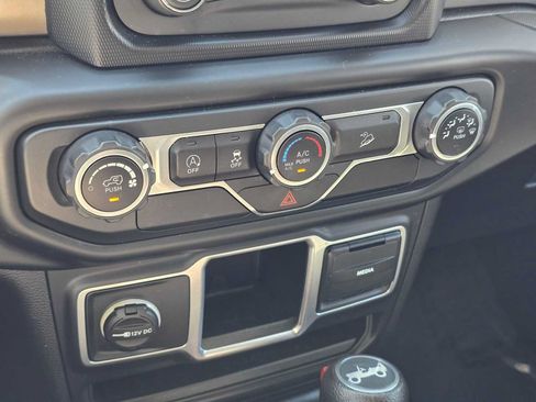 Used 2018 Jeep Wrangler Sport AWD/4WD image 27