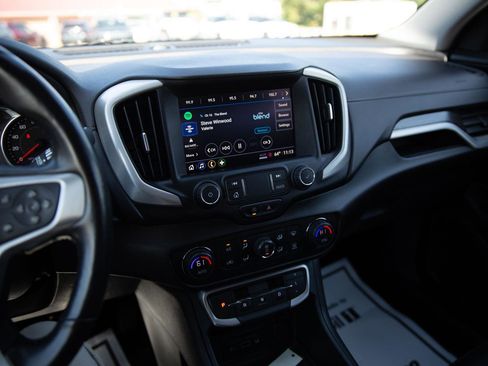 Used 2022 GMC Terrain SLT image 13