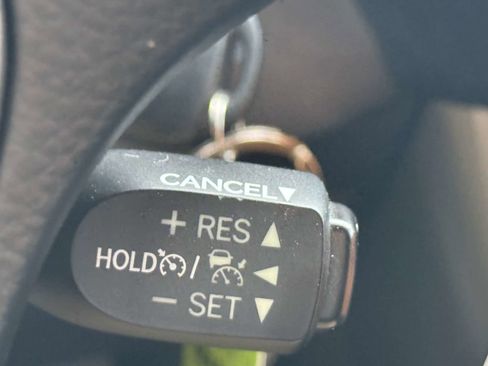 Used 2017 Toyota RAV4 LE FWD image 94