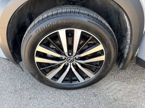 Certified 2025 Nissan Pathfinder Platinum AWD/4WD image 11