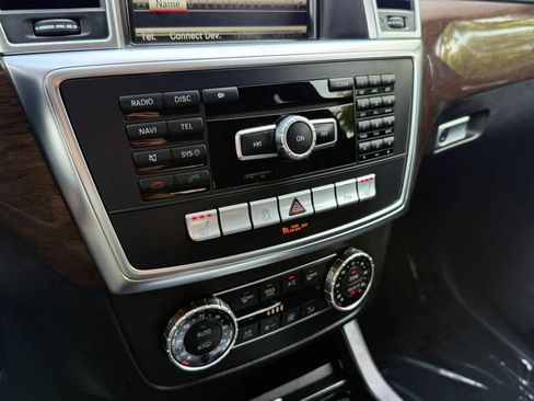Used 2014 Mercedes-Benz GL 450 4MATIC image 36