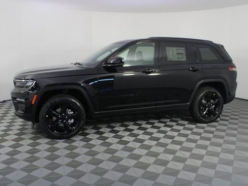 New 2025 Jeep Grand Cherokee Limited image 2