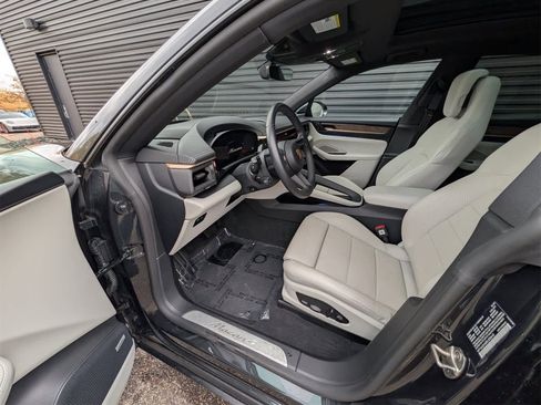 Used 2024 Porsche Macan 4 Electric image 4