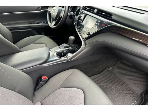 Used 2018 Toyota Camry LE w/ Convenience Package FWD image 16
