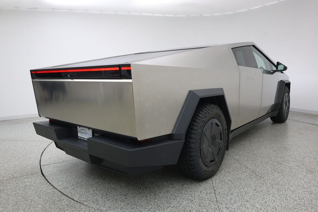 Used 2025 Tesla Cybertruck AWD Crew Cab image 3