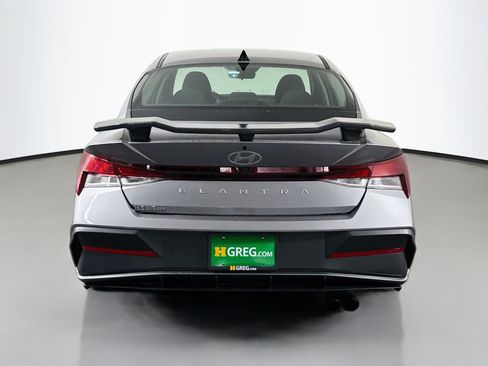 Used 2025 Hyundai Elantra SE FWD image 8