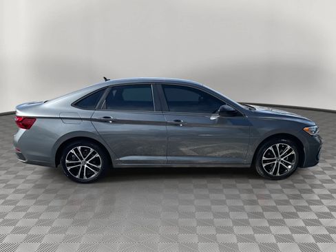 Used 2022 Volkswagen Jetta Sport image 6