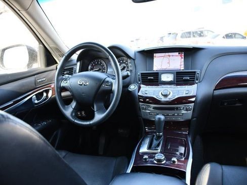 Used 2017 INFINITI Q70 3.7 image 19