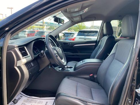Used 2016 Toyota Highlander Plus AWD/4WD image 9