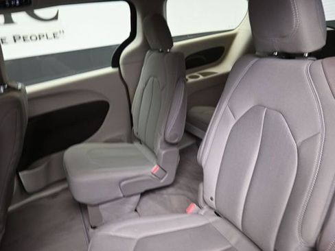 Used 2017 Chrysler Pacifica Touring w/ Tire & Wheel Group image 21