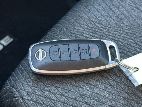 Used 2024 Nissan Rogue SV image 30