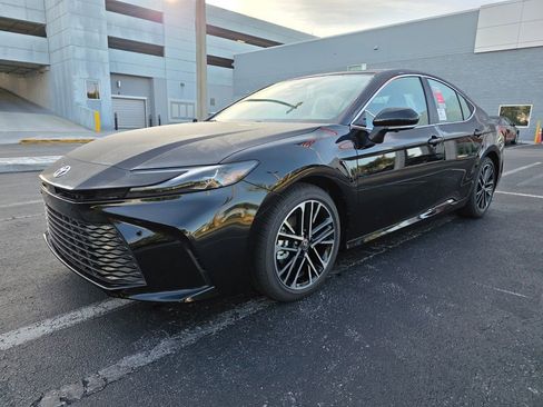 New 2025 Toyota Camry XLE image 3