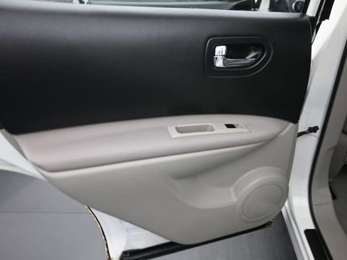 Used 2011 Nissan Rogue S image 29