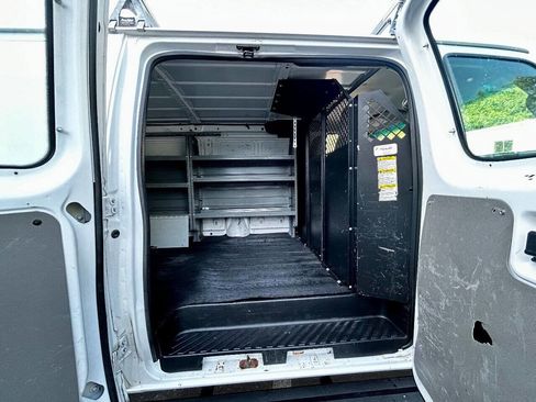 Used 2014 Ford E-250 and Econoline 250 w/ Power Group image 16