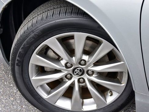 Used 2017 Toyota Camry XLE FWD image 30