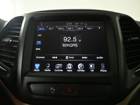 Used 2017 Jeep Cherokee Latitude w/ Safety/Convenience Group AWD/4WD image 27