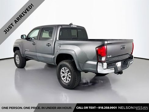 Used 2019 Toyota Tacoma SR5 AWD/4WD image 7