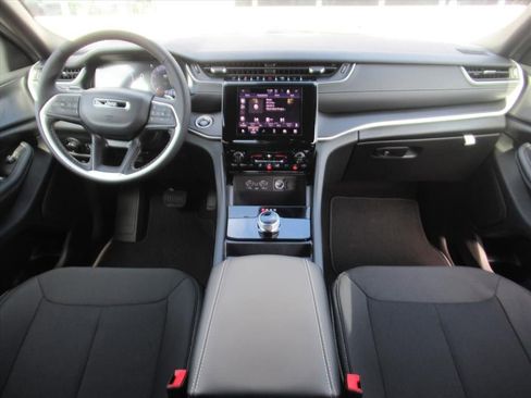 New 2025 Jeep Grand Cherokee Laredo image 12