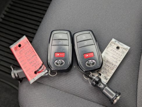 Used 2024 Toyota Corolla Cross LE FWD image 34