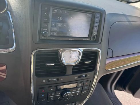 Used 2014 Chrysler Town & Country Touring-L w/ Driver Convenience Group FWD image 24