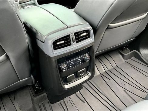 Used 2019 Buick Envision Essence FWD image 10