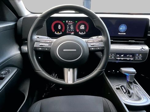 Used 2025 Hyundai Kona SEL FWD image 6