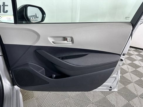 Used 2025 Toyota Corolla LE FWD image 30