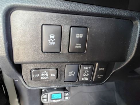 Used 2021 Toyota Tacoma TRD Off-Road image 10