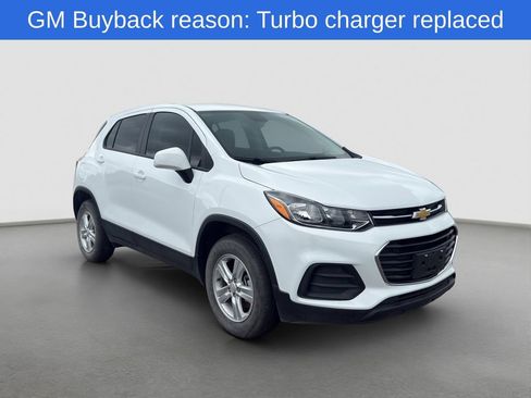 Used 2022 Chevrolet Trax LS w/ Tint and Cruise Package AWD/4WD image 8