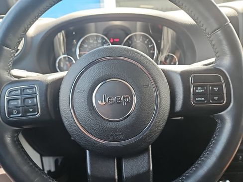 Used 2017 Jeep Wrangler Unlimited Sahara w/ Connectivity Group AWD/4WD image 25