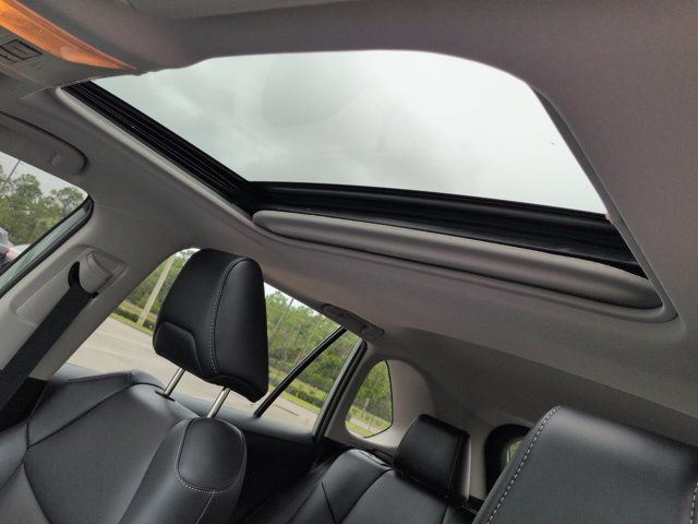 Used 2021 Toyota RAV4 XLE Premium AWD/4WD image 22