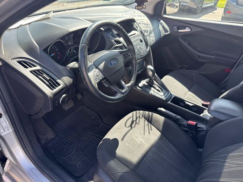 Used 2016 Ford Focus SE w/ SE Sport Package FWD image 9