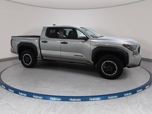 Certified 2024 Toyota Tacoma TRD Off-Road w/ TRD Off Road Upgrade Package AWD/4WD image 4
