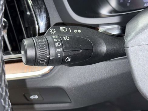 Used 2025 Volvo S60 B5 Plus FWD image 27