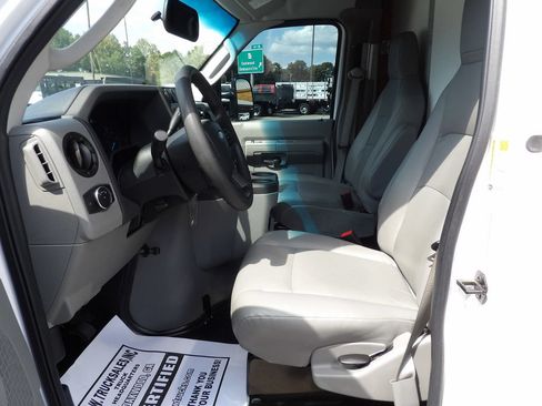 Used 2023 Ford E-450 and Econoline 450 Super Duty w/ Power Windows & Locks Group RWD image 16