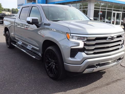 Used 2024 Chevrolet Silverado 1500 High Country w/ High Country Premium Package AWD/4WD image 2