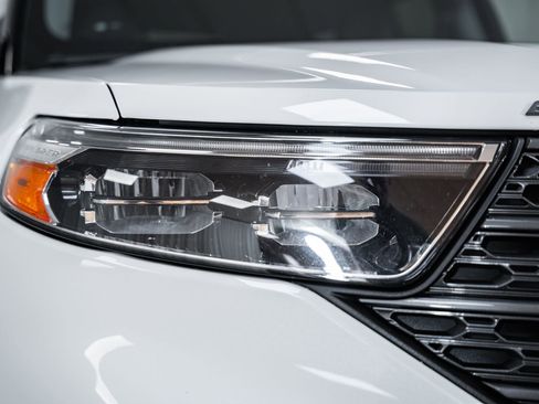 Certified 2022 Ford Explorer XLT w/ Equipment Group 202A image 9