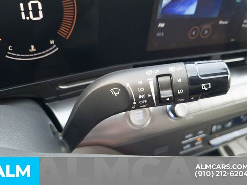 Used 2025 Hyundai Kona SEL image 31