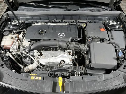 Certified 2022 Mercedes-Benz GLB 250 4MATIC image 38