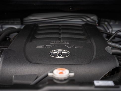 Used 2019 Toyota Tundra SR5 w/ SR5 Upgrade Package AWD/4WD image 25